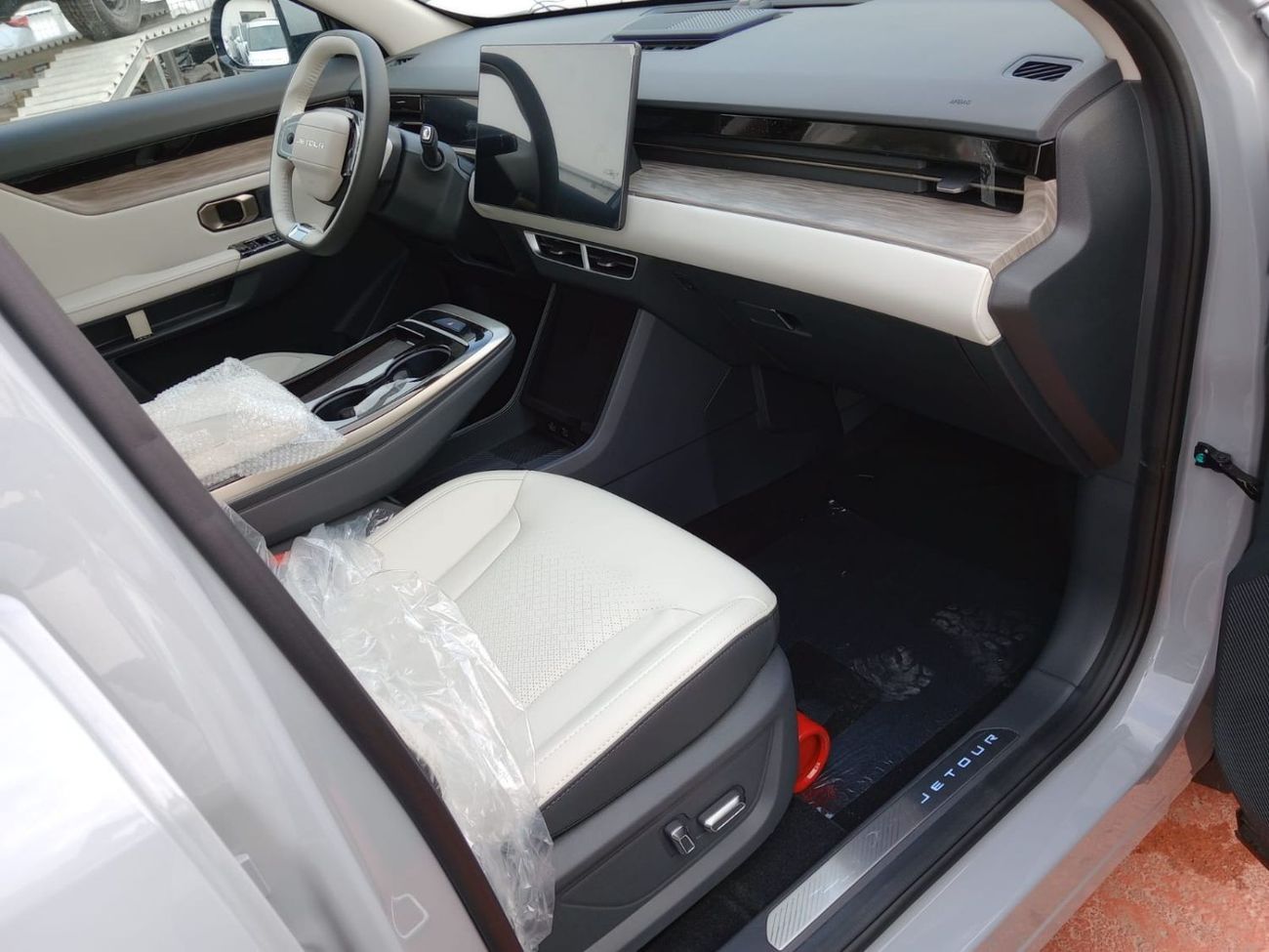 Jetour Dashing only for Export 1.6L Turbo FWD..SUV . cement grey color