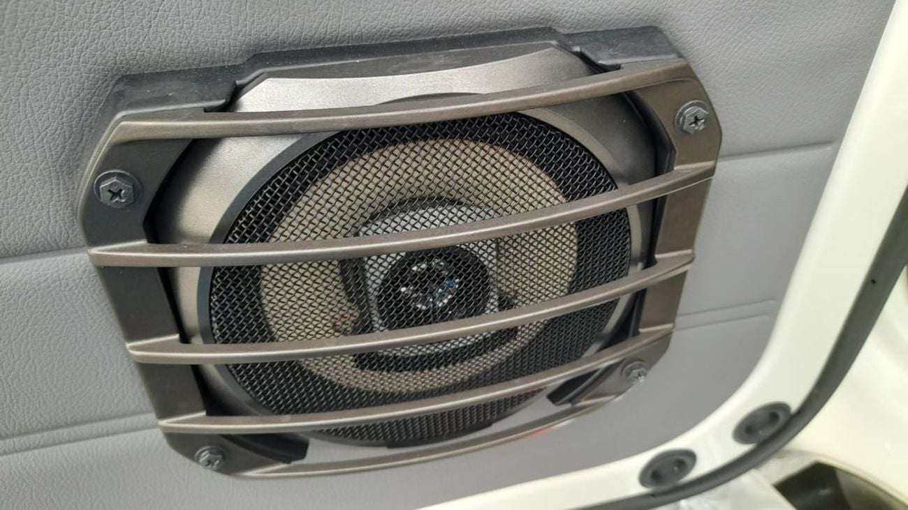 تويوتا لاند كروزر Right-Hand drive 3 door troop carrier V8 1VD diesel manual