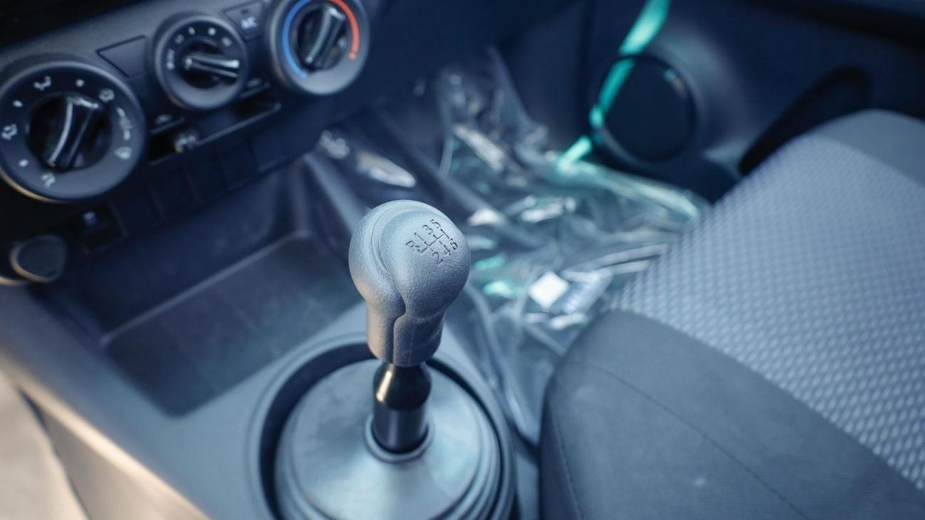 Toyota Hilux GL 2.4L Single Cab Utility