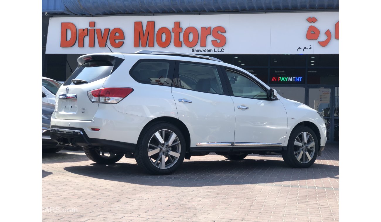 نيسان باثفايندر FUL OPTION NISSAN PATHFINDER 2016 ONLY 1170X60 MNTHLY V6 4X4 EXCELENT CONDITION UNLIMITED KM WARANTY