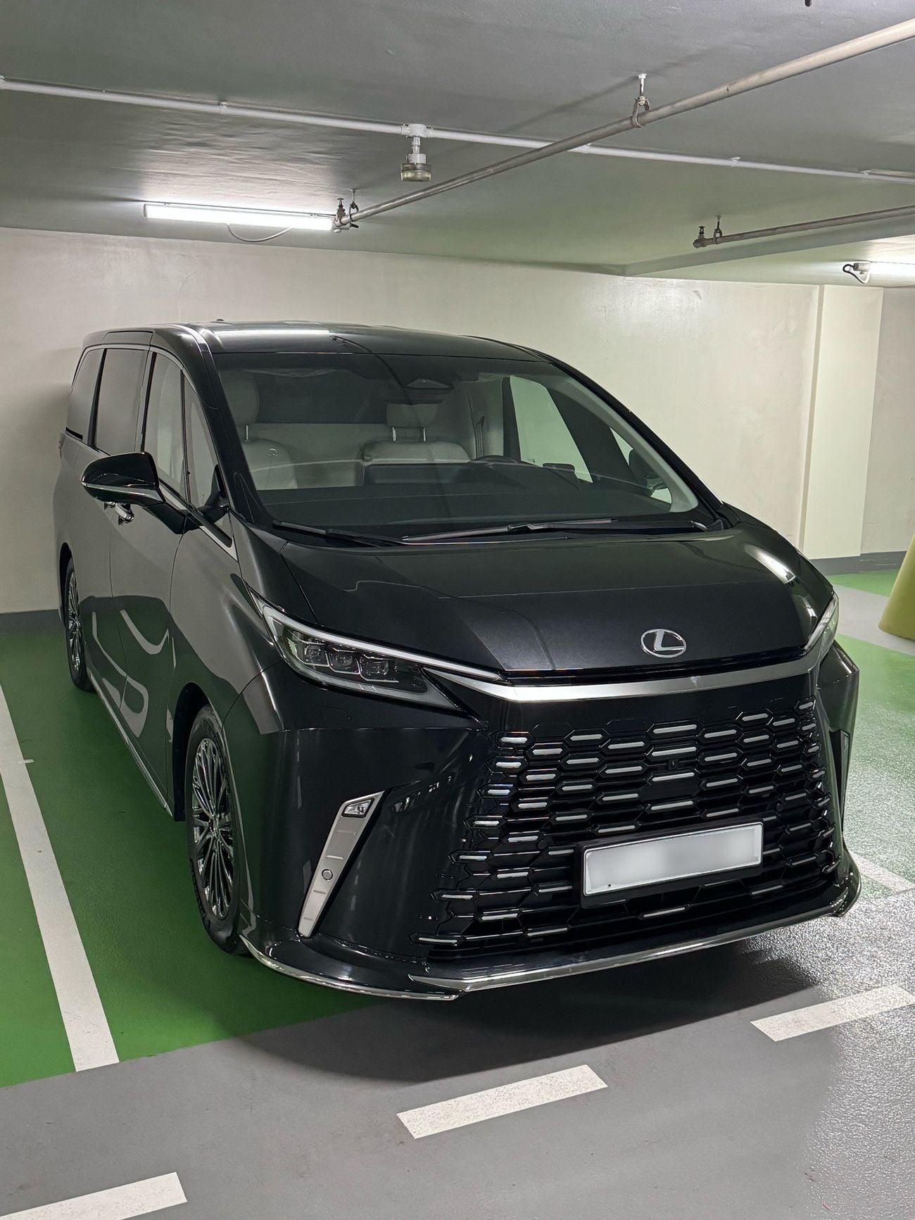 Lexus LM 350h 4 Seats (VIP Configuration)