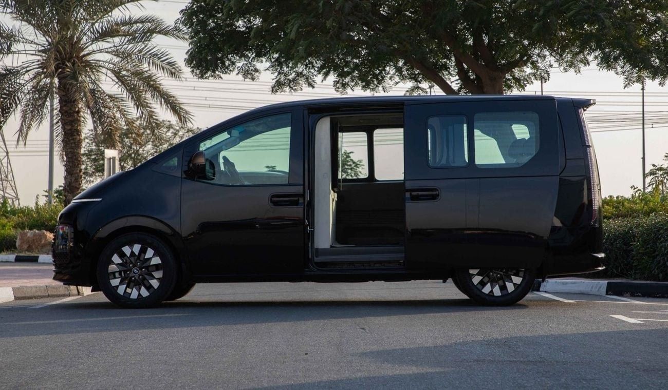 Hyundai Staria VIP 4-seater/GCC/2 Years Warranty/2022
