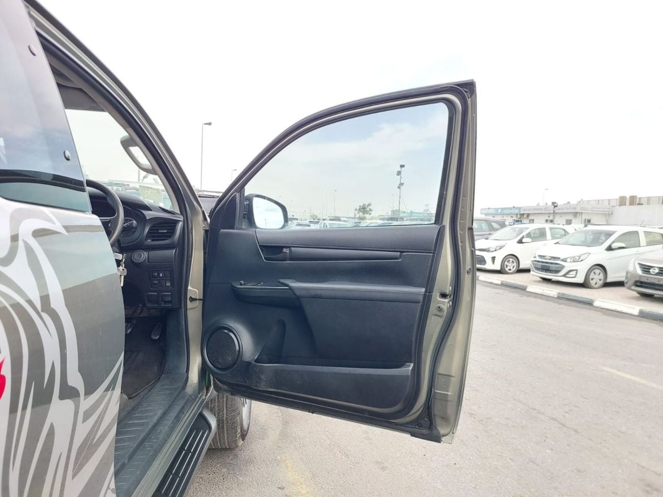 تويوتا هيلوكس (RAMADAN OFFER) TOYOTA HILUX PICKUP RHD 2016 MODEL 2.8 L DIESEL MANUAL(PM60567)