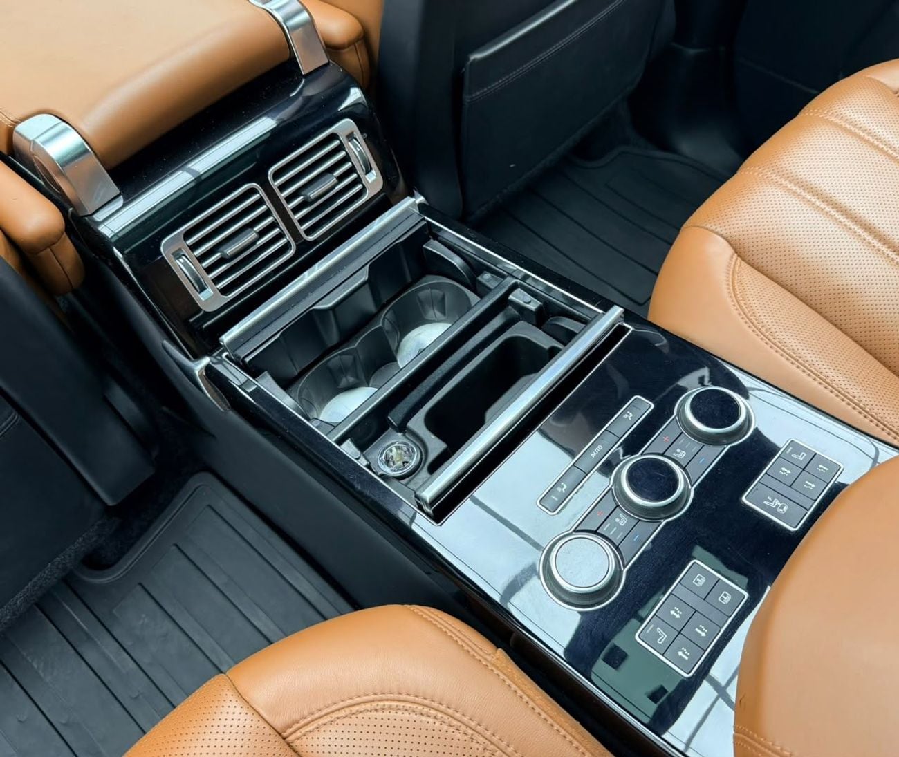 Land Rover Range Rover AUTOBIOGRAPHY 2016 Range Rover Vogue Autobiography, Full Service History, Fully Loaded, Excellent Condition, GCC