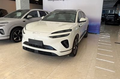 بي واي دي سيليون 06 605KM EV plus white-grey