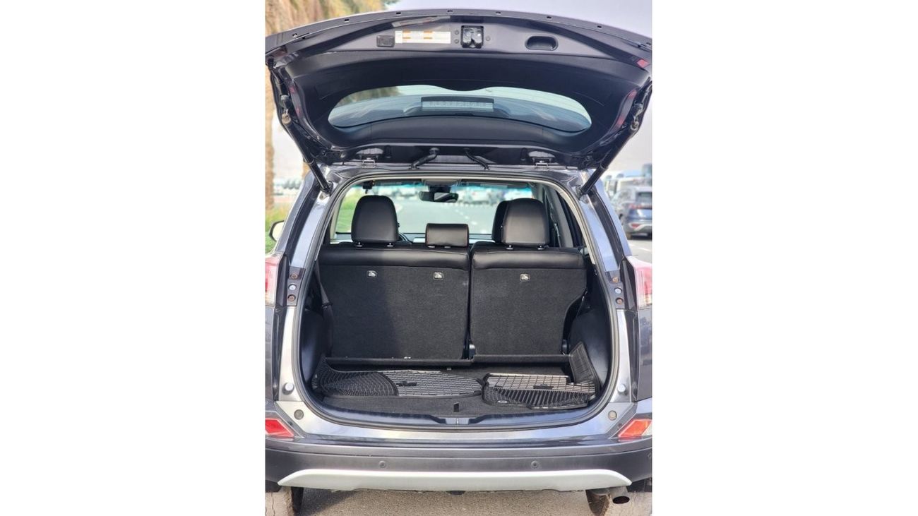 Used TOYOTA RAV4 XLE FULL OPTIONS 2016 for sale in Dubai - 726176