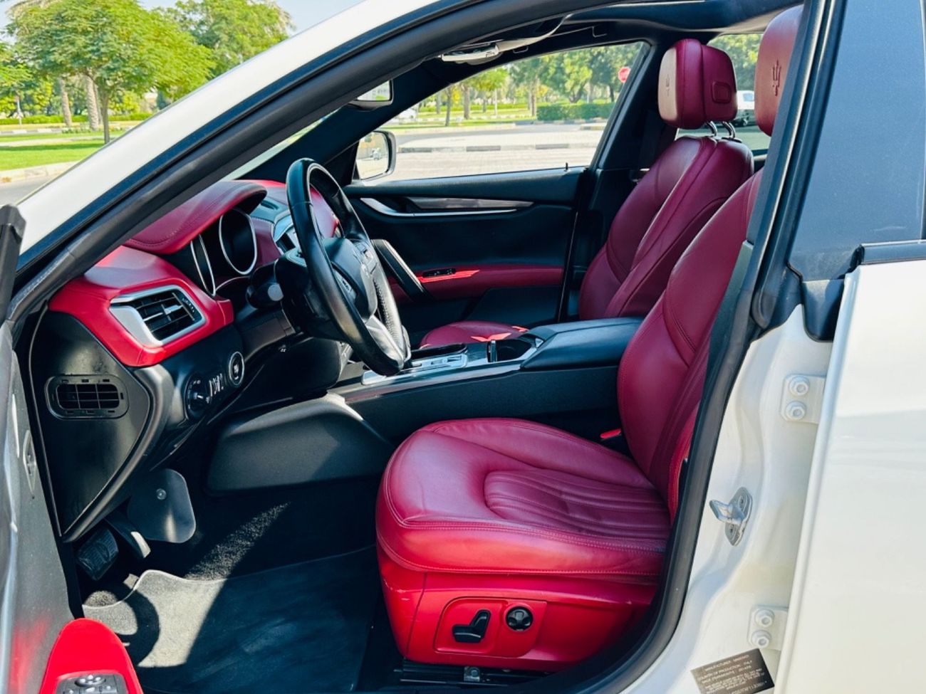 مازيراتي جيبلي S Q4 3.0L (410 HP) MASERATI GHIBLI S Q4 MODEL 2015 GCC SPACE