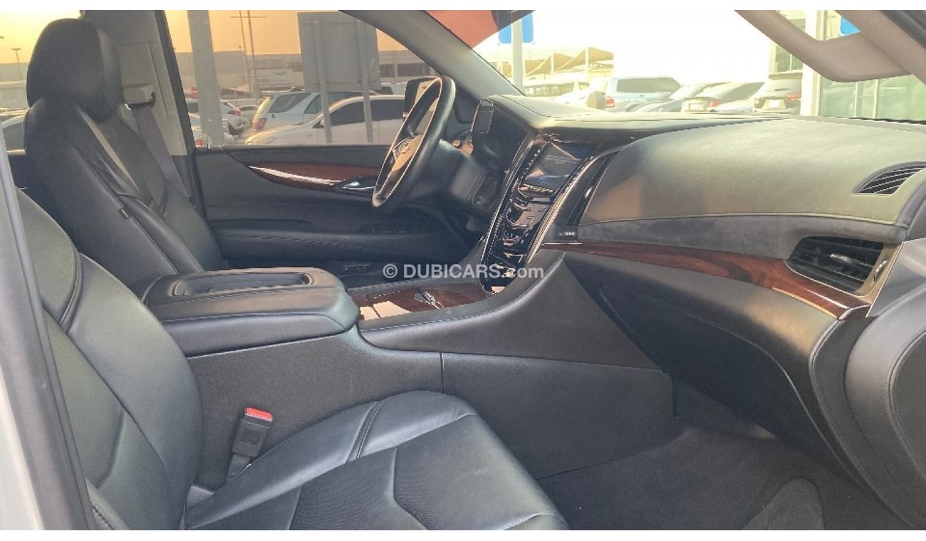 Cadillac Escalade خليجيه GCC Full options