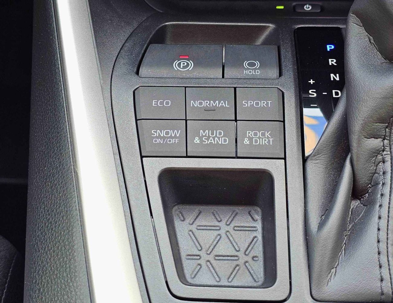 تويوتا راف ٤ Limited | 2.5L Petrol | Full Option With Sunroof | MY2024