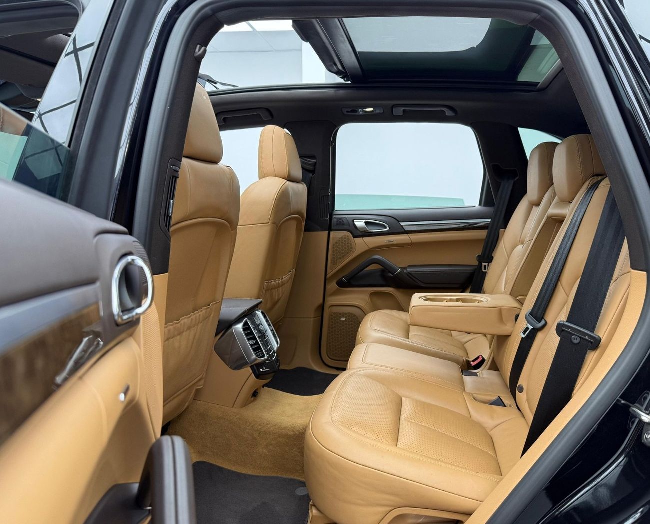 Porsche Cayenne S 3.0L 2015 Porsche Cayenne S, Full Porsche Service History, Very Low Kms, GCC