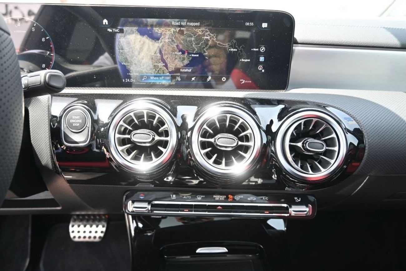 Mercedes-Benz CLA 200 Mercedes-Benz CLA 200 1.4L Turbo Petrol, FWD, 4 Doors, Radar, 360 Camera, Cruise Control, Front Elec