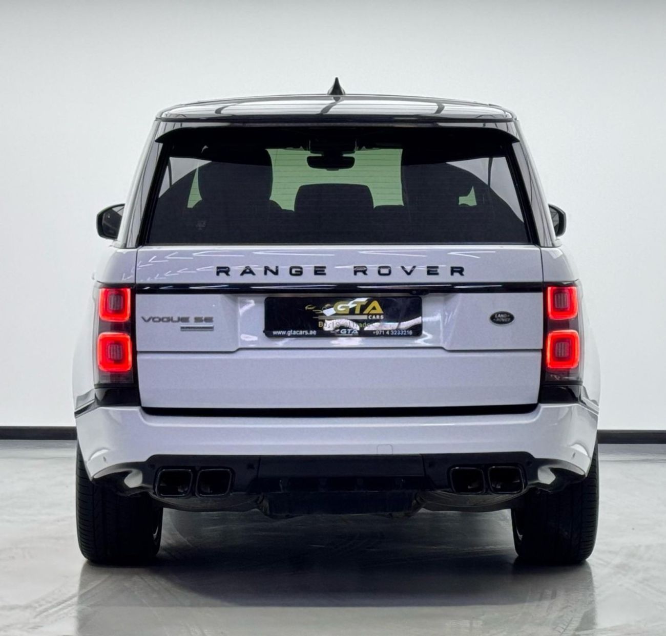 Land Rover Range Rover Vogue SE 5.0L 2018 Range Rover Vogue SE Supercharged V8, Full Service History, GCC