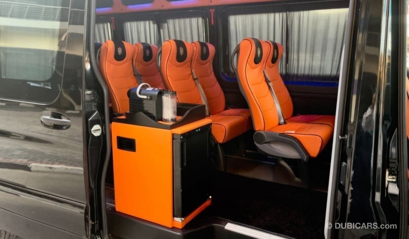 مرسيدس بنز سبرينتر 19 Seater with Coffee Machine and Fridge