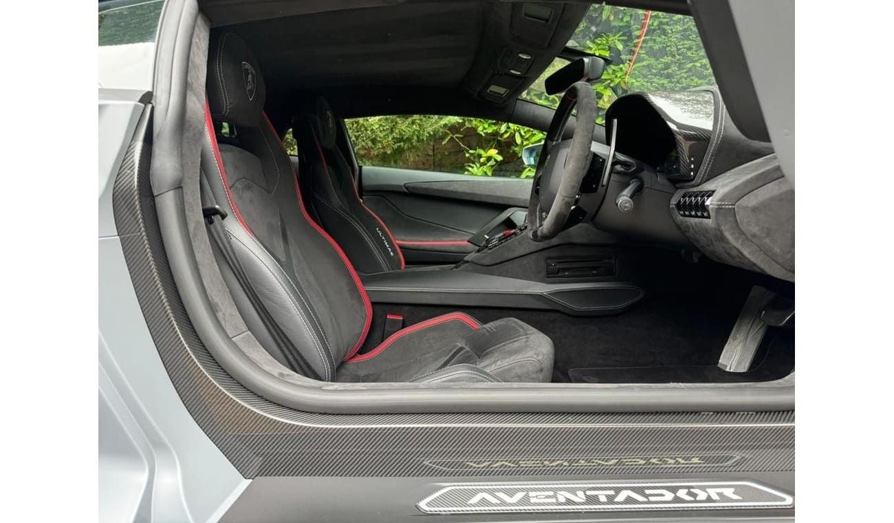 لامبورغيني أفينتادور 6.5 V12 LP 780-4 Ultimae ISR 4WD RIGHT HAND DRIVE