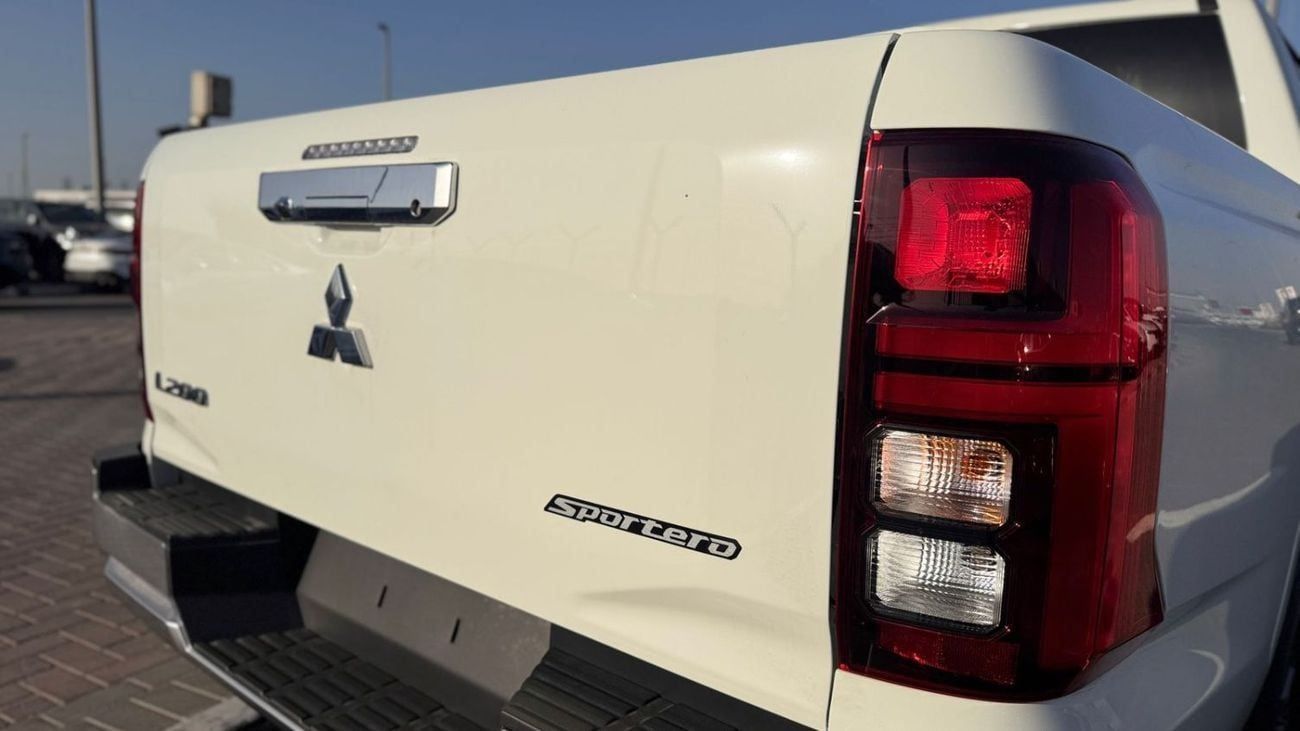 Mitsubishi L200 SPORTERO PICKUP DC 4WD 2.4L 6A/T GLS