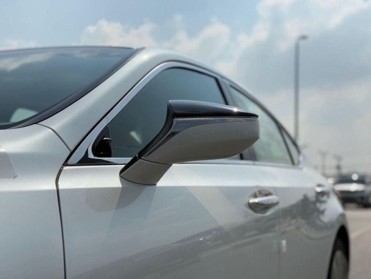 لكزس ES300h PLATINUM