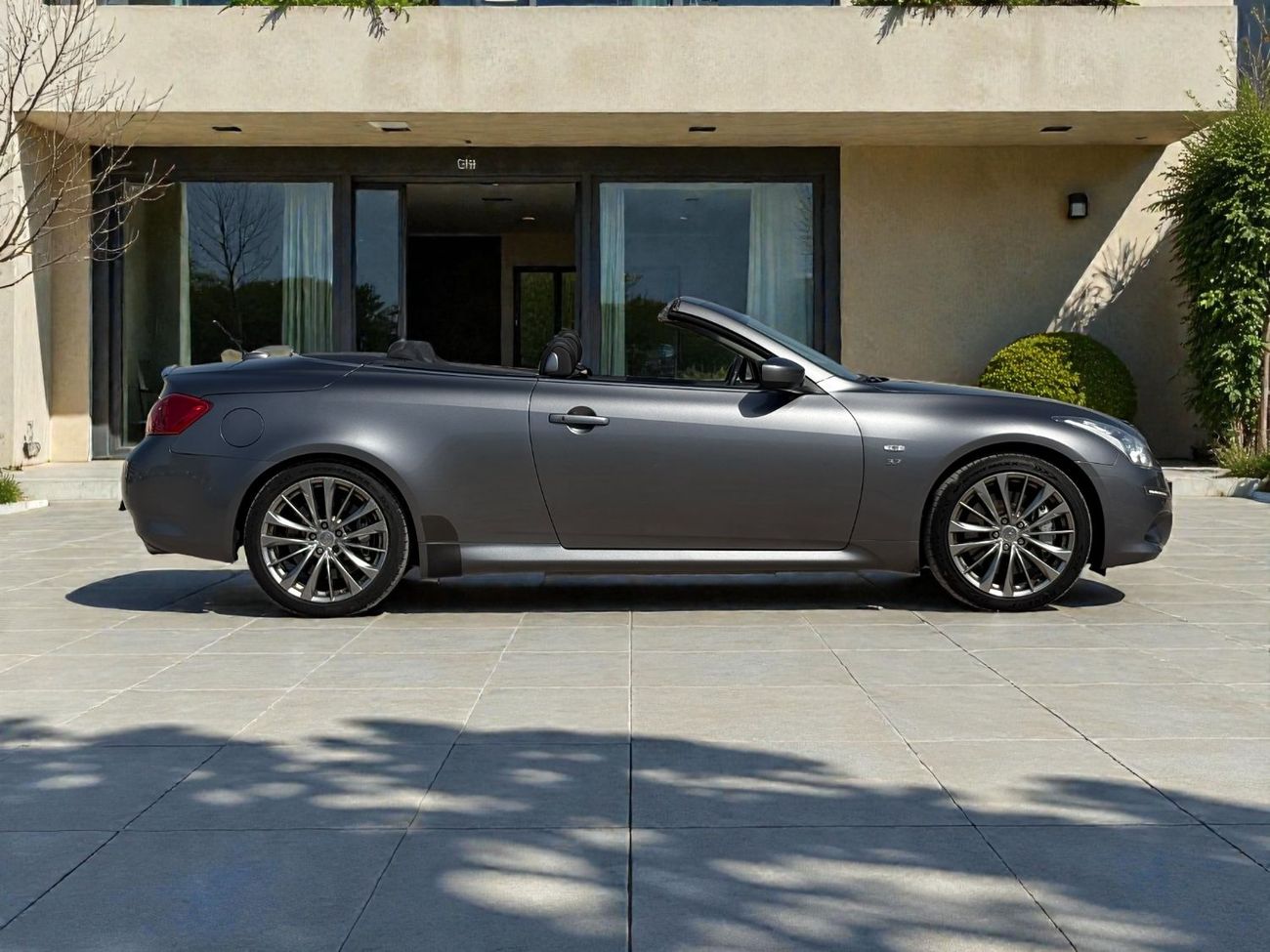 إنفينيتي Q60 Q60 CONVERTIBLE 3.7L V6 A/T | 2016 | GCC SPECS | AED 35,000