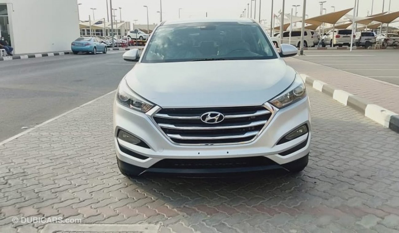 Hyundai Tucson SE - Very Clean Car