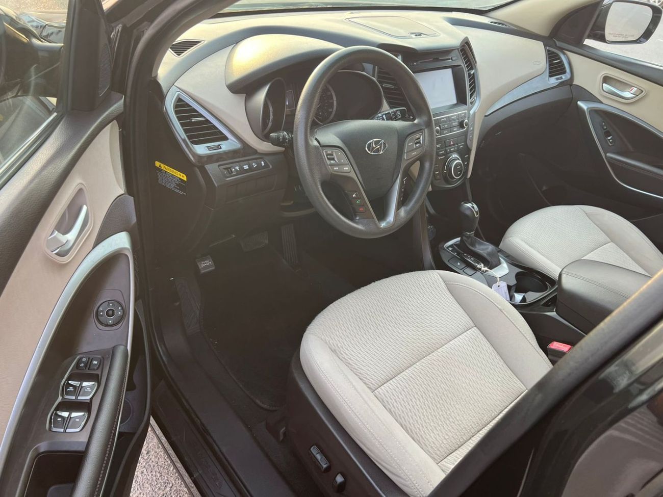 Hyundai Santa Fe 2018 Hyundai Santa Fe Sport 2.4L - V4 - REAR CAM - BIG SCREEN- PUSH START -