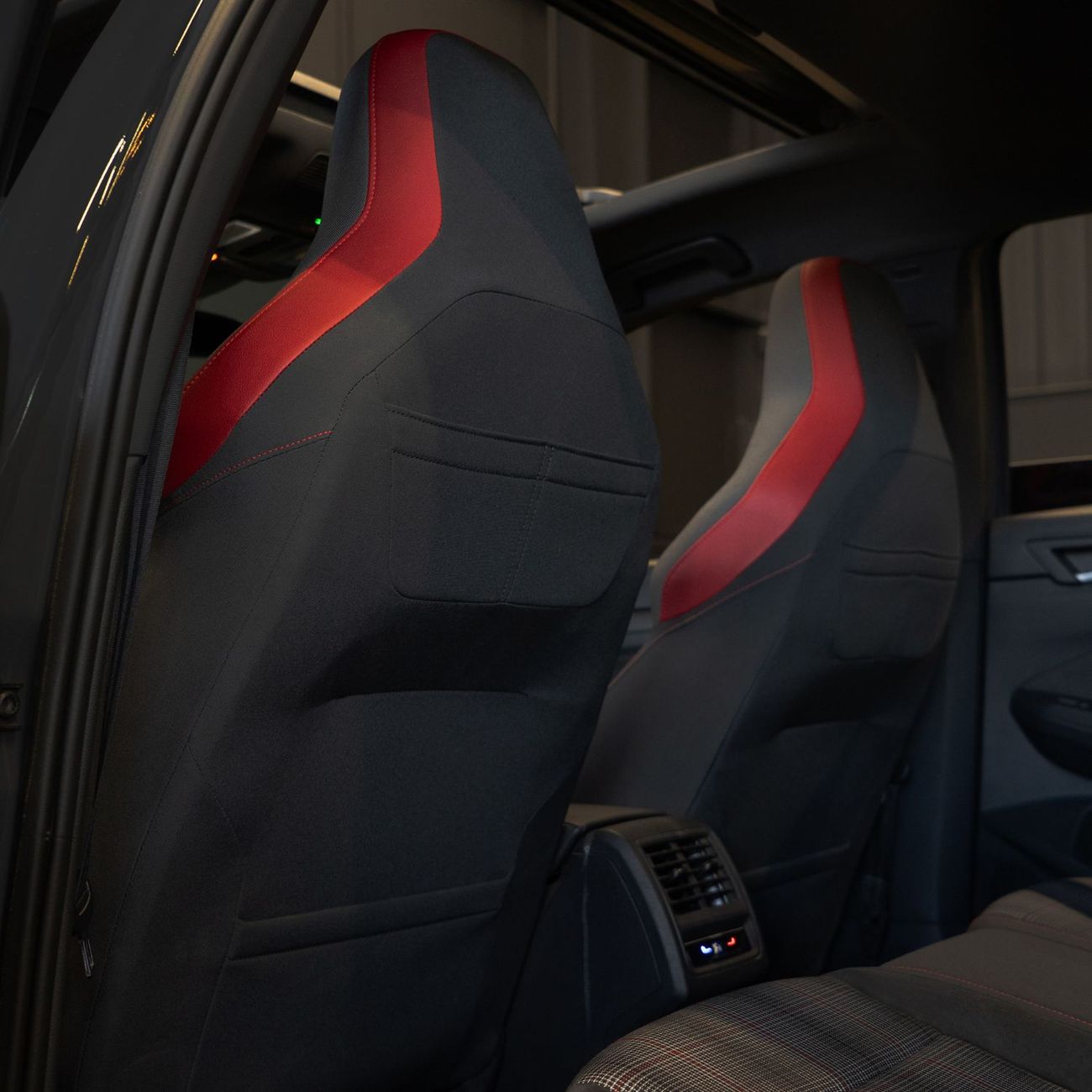 فولكس واجن جولف GTI AED 2,107 pm • 0% Downpayment • VW Golf GTI • Agency Warranty and Service Package