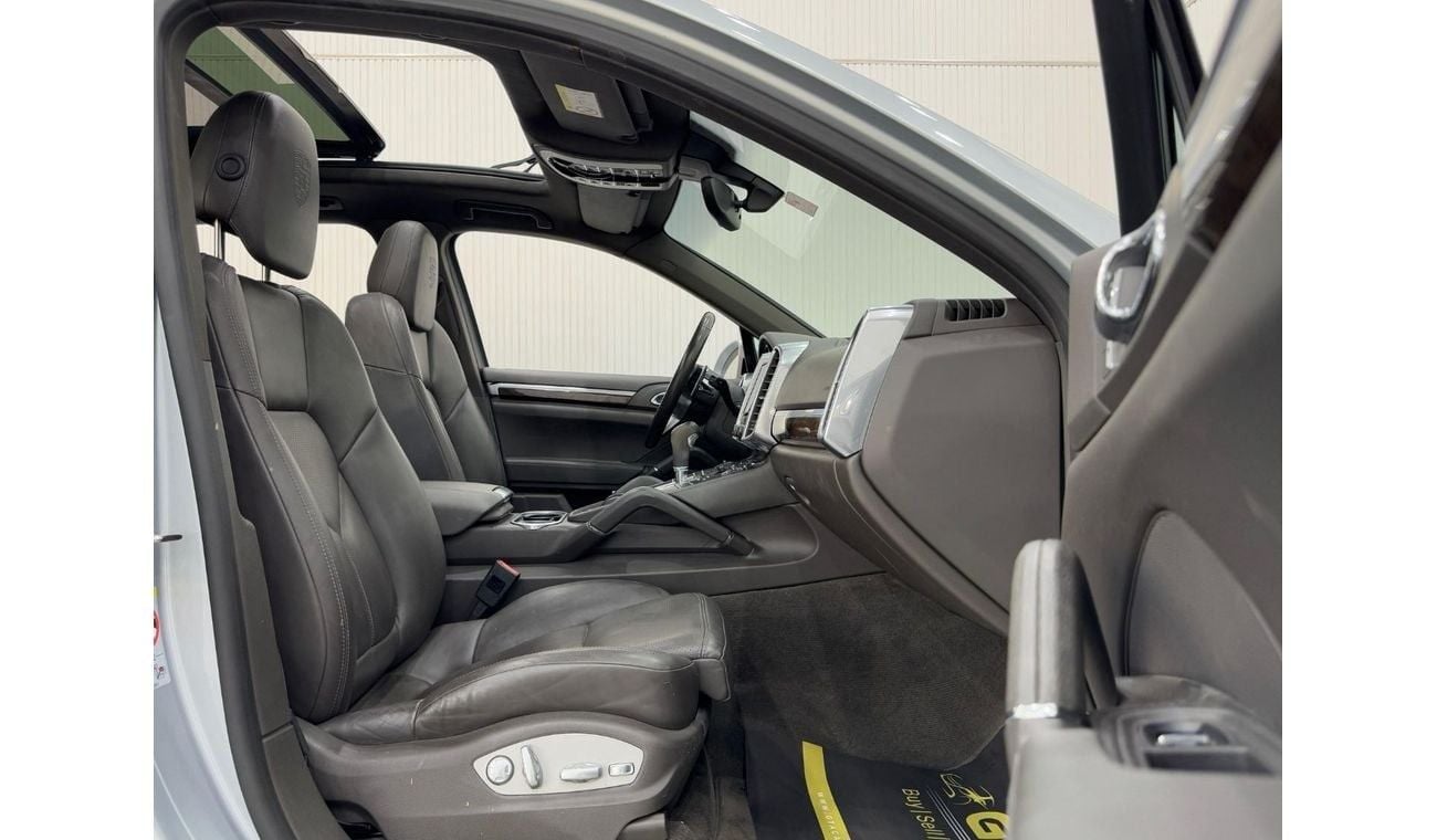 Porsche Cayenne 2018 Porsche Cayenne Platinum Edition, One Year Warranty, Service History, Excellent Condition, GCC