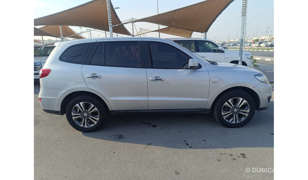 هيونداي سانتا في Hyundai Santafe 2011 diesel.The car is very good, in perfect condition, looks clean from the inside