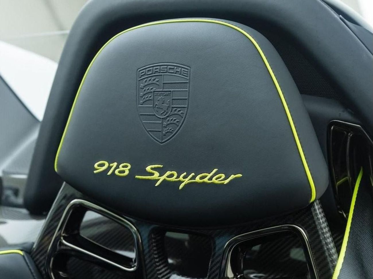 Porsche 918 Spyder 4.6 LEFT HAND DRIVE