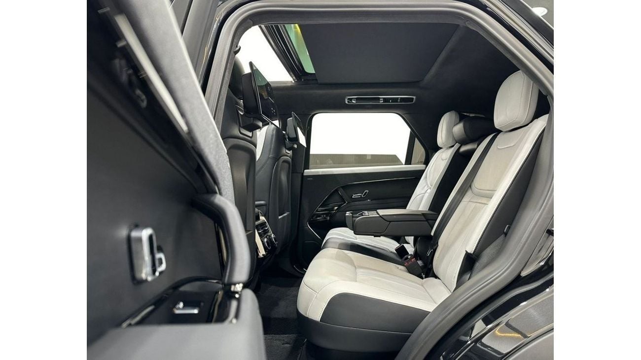 لاند روفر رينج روفر سبورت 2023 Range Rover Sport PS530 First Edition V8, Nov 2027 Range Rover Warranty, Full Options, GCC