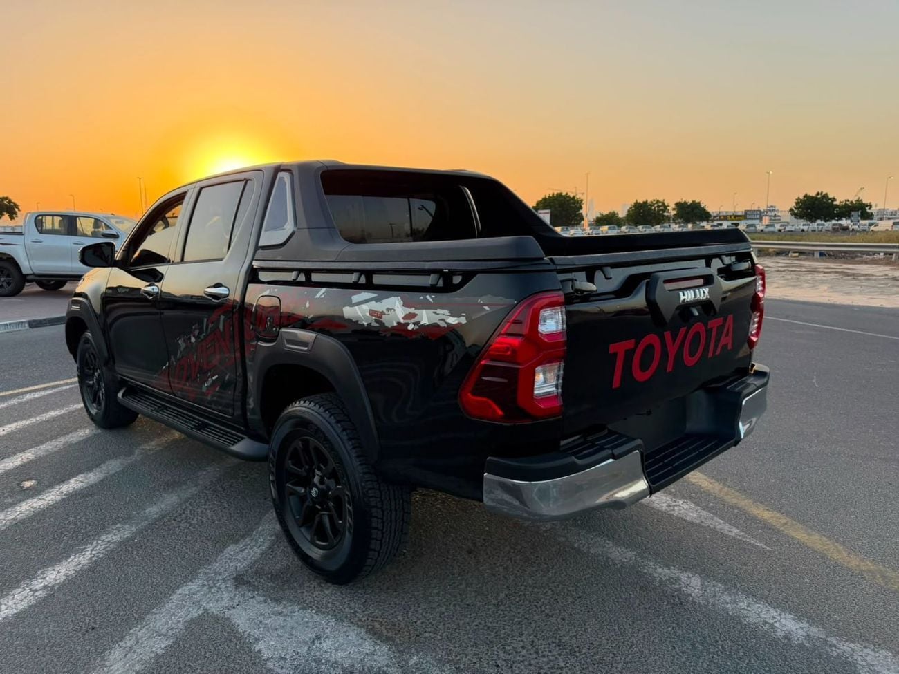 Toyota Hilux ADVENTURE 2021 Toyota Hilux Advanture Modified - 2.7L V4 - AWD 4x4- Rear Camera - Sidestep - Push