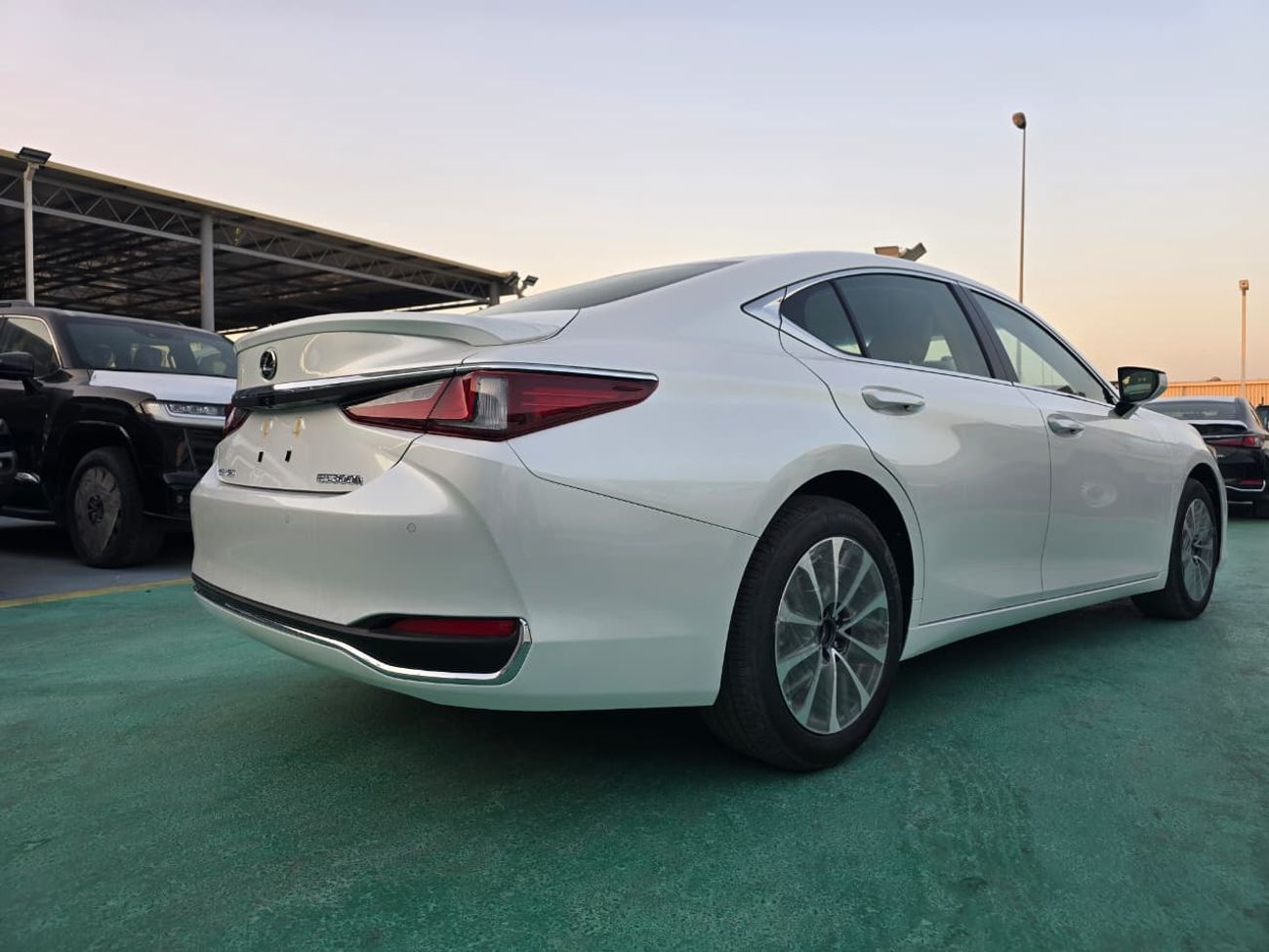 لكزس ES300h LEXUS ES300H HYBRID 2026 MODEL