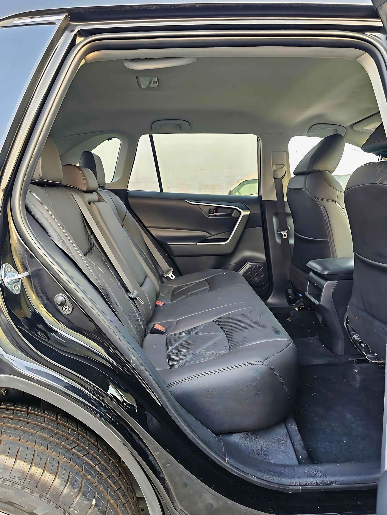 تويوتا راف ٤ LE/ ORG AIRBAG/ DVD CAMERA/ LEATHER/ RIMS/ 1036 MONTHLY/ LOT# 204152