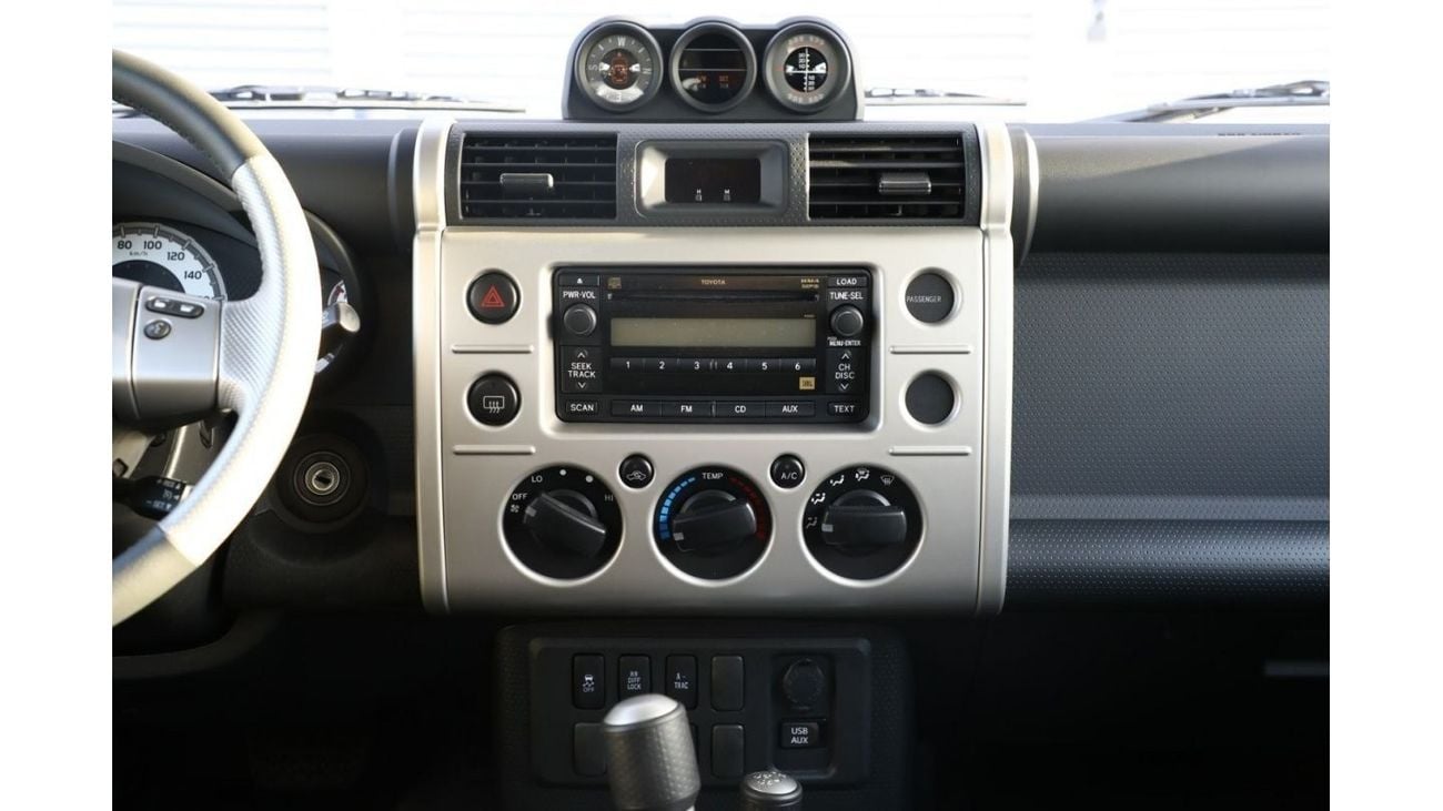 تويوتا إف جي كروزر تويوتا اف جي كروزر 4.0 جي بي ال 2023 - اسود ابيض من داخل اسود | تصدير فقط