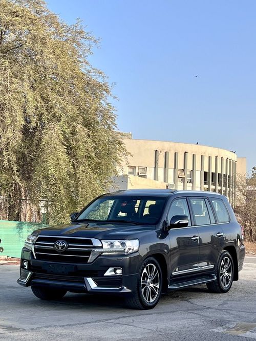تويوتا لاند كروزر VXR