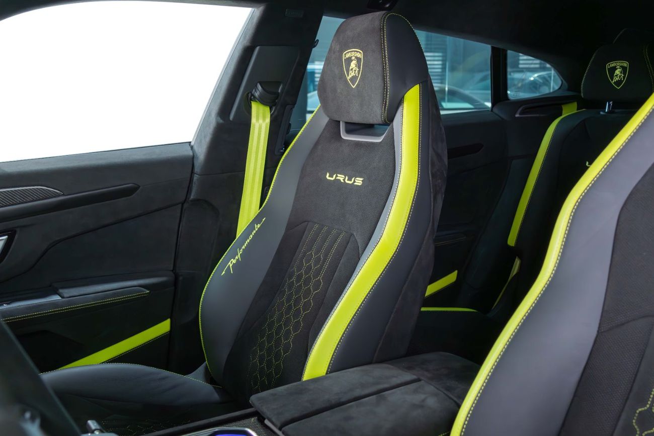 Lamborghini Urus 4.0T V8 Performante Full Carbon Fiber Package-Akrapovic Exhaust System-Very Low Mileage