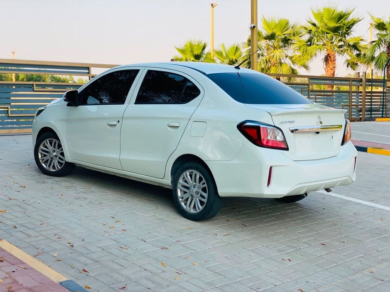 Mitsubishi Attrage GLX