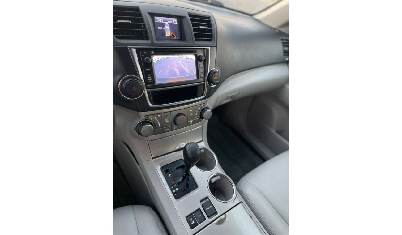 Toyota Highlander “Offer”2013 Toyota Highlander 3.5L V6 4x4 AWD Electric Seats + Rear CAM - - UAE PASS