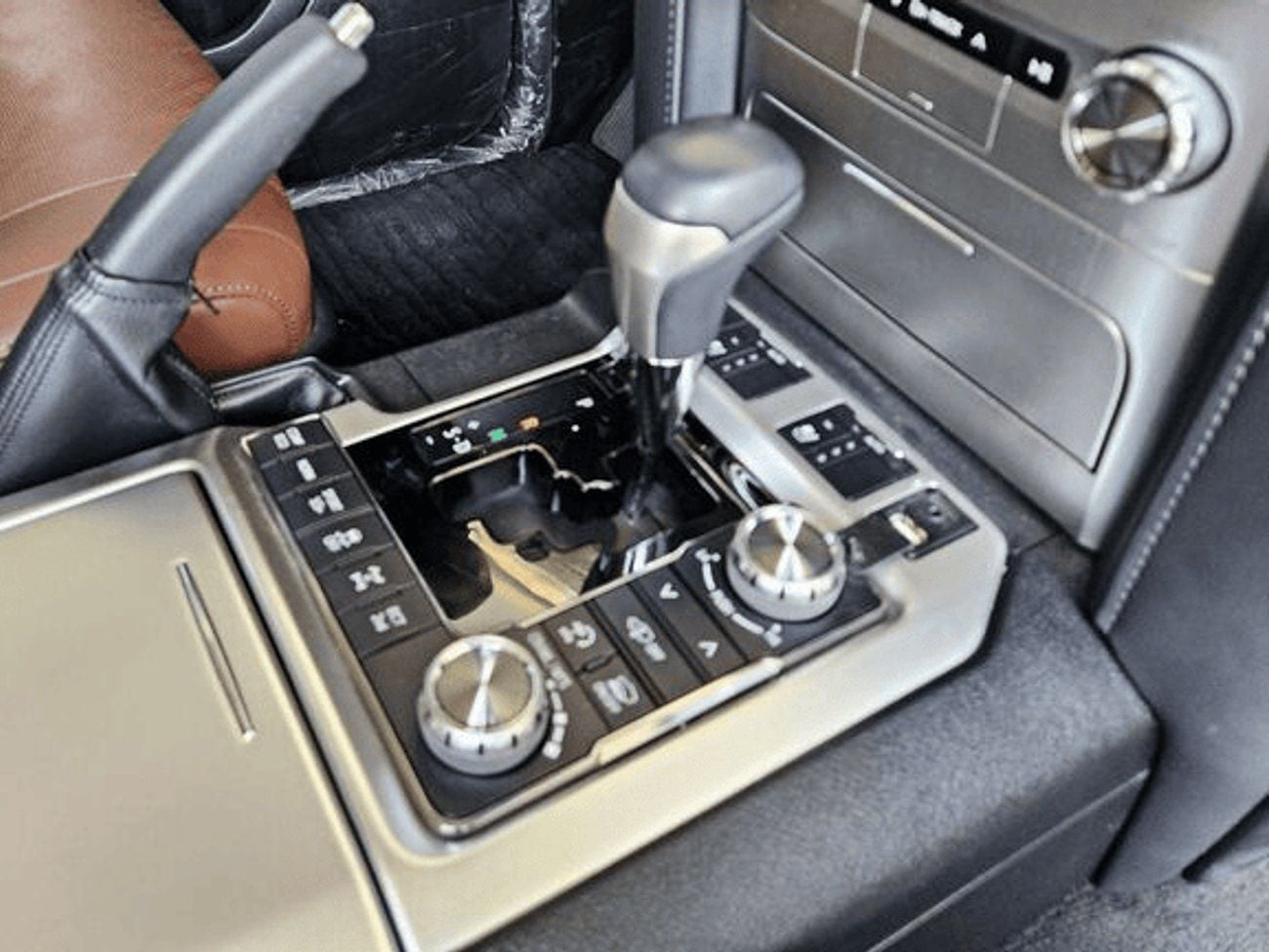 Toyota Land Cruiser VXR 5.7L 4WD VXR 5.7L-8CYL 4WD Grand Touring - Completely Agency Maintained - Low Mileage Al Futtaim