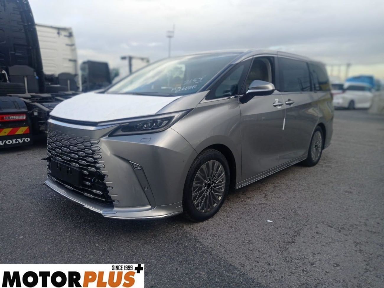 لكزس LM 350h Hybrid 4 Seater 2025 - Ready Stock!