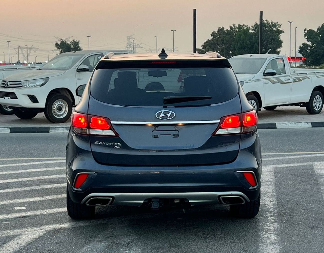 Hyundai Santa Fe 2019 Hyundai Santa Fe XL  - 3.3L V6 - Apple & Android Play - 7 Seater - 42000 Mileage - 41999 AED
