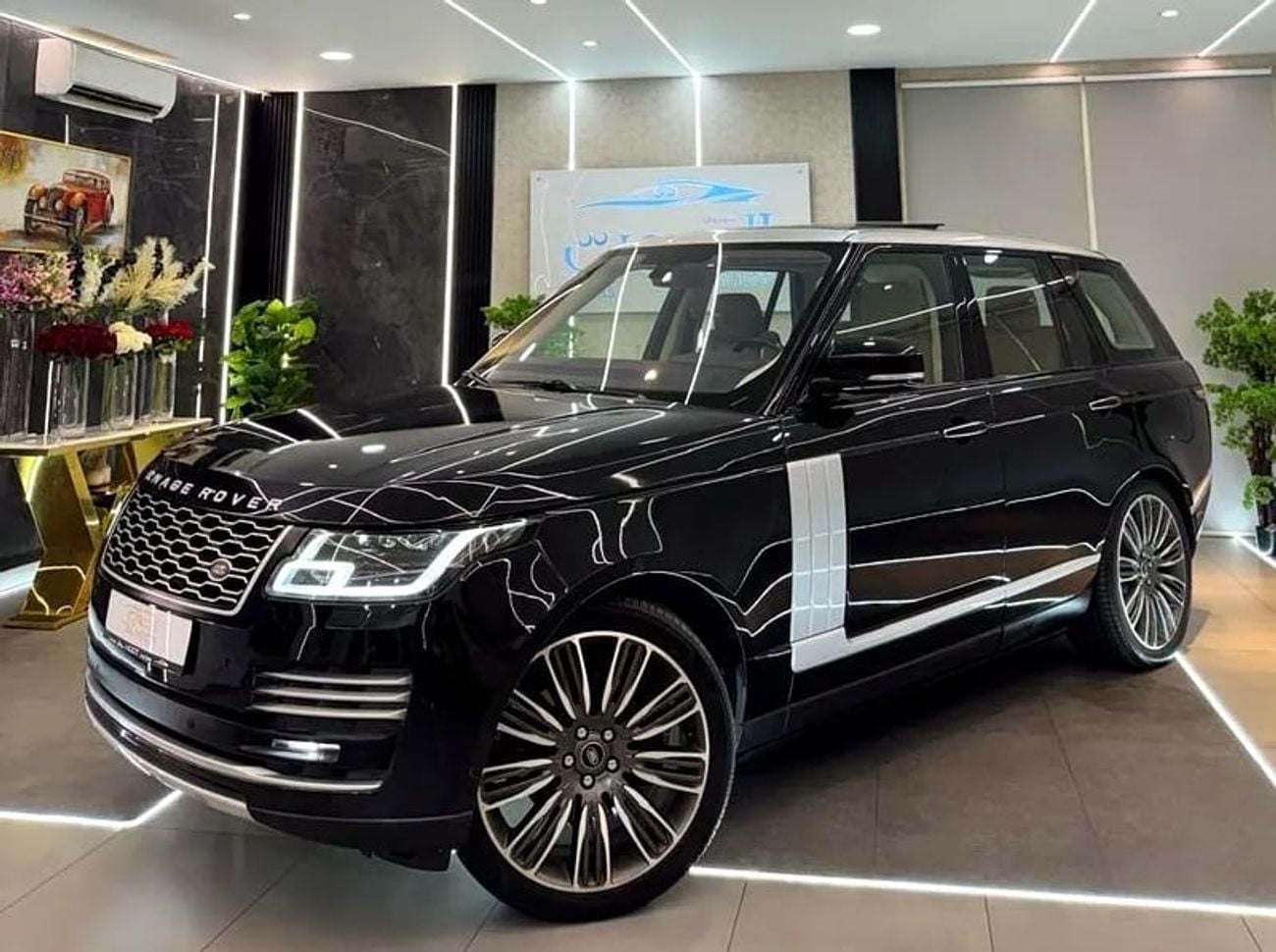 Land Rover Range Rover Supercharged 5.0L SUPERCHARGED RR VOGUE V8 || FACELIFT || GCC || FULLY LOADED || SCREENS || CONDITIO