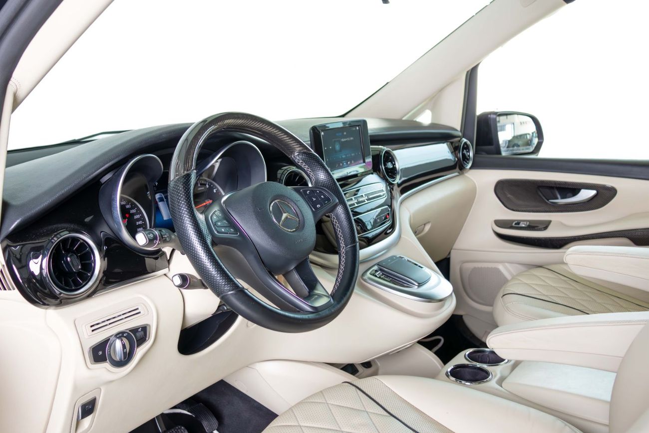 Mercedes-Benz V 250 Std 2.1L GCC-Maybach Edition-Gargash Service Package Until 135,000KM-VIP Options