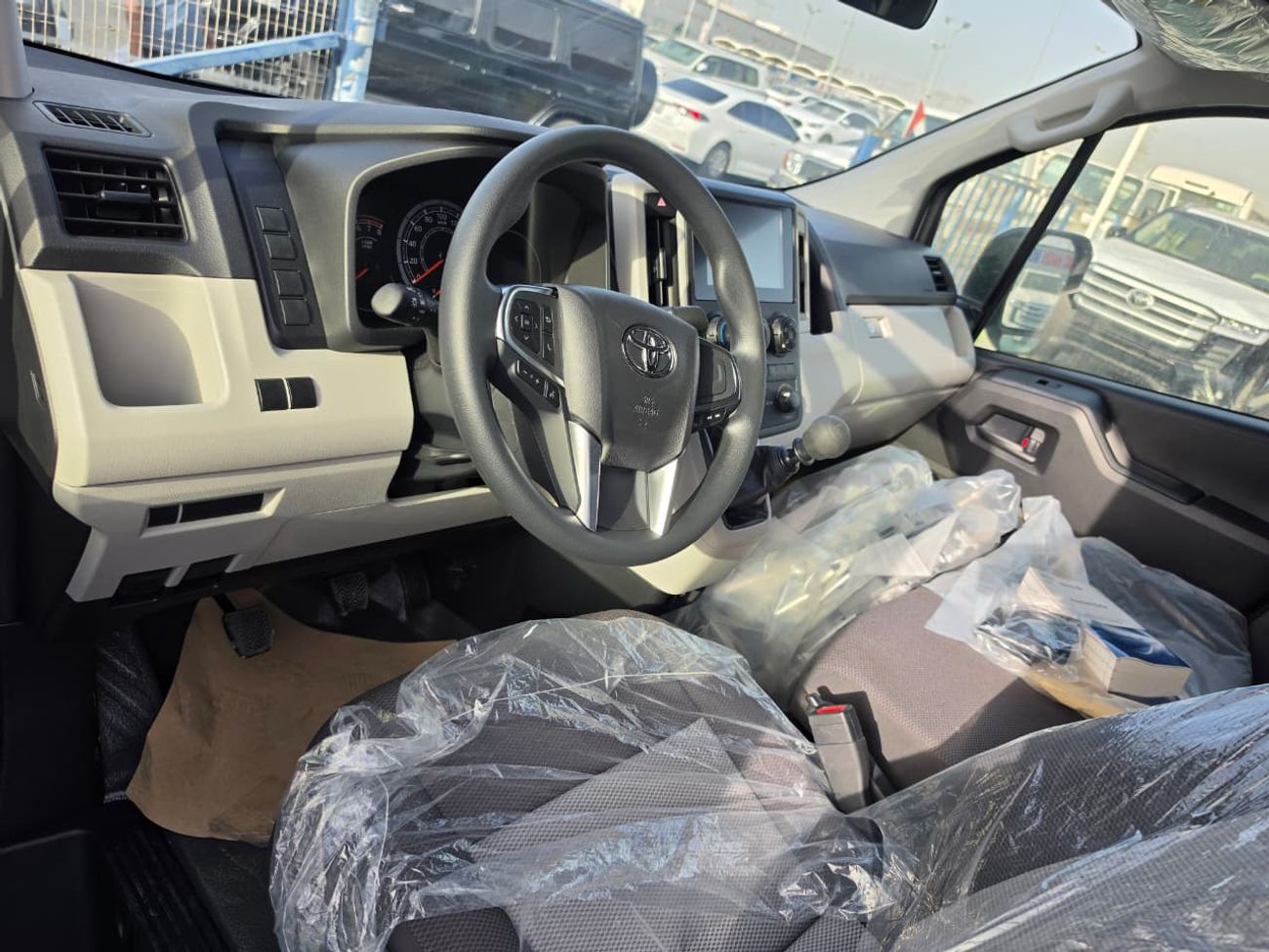 تويوتا هاياس Toyota Hiace GRH300 3.5L Van 2026 – سقف عادي | دفع خلفي | بنزين | فان تجاري