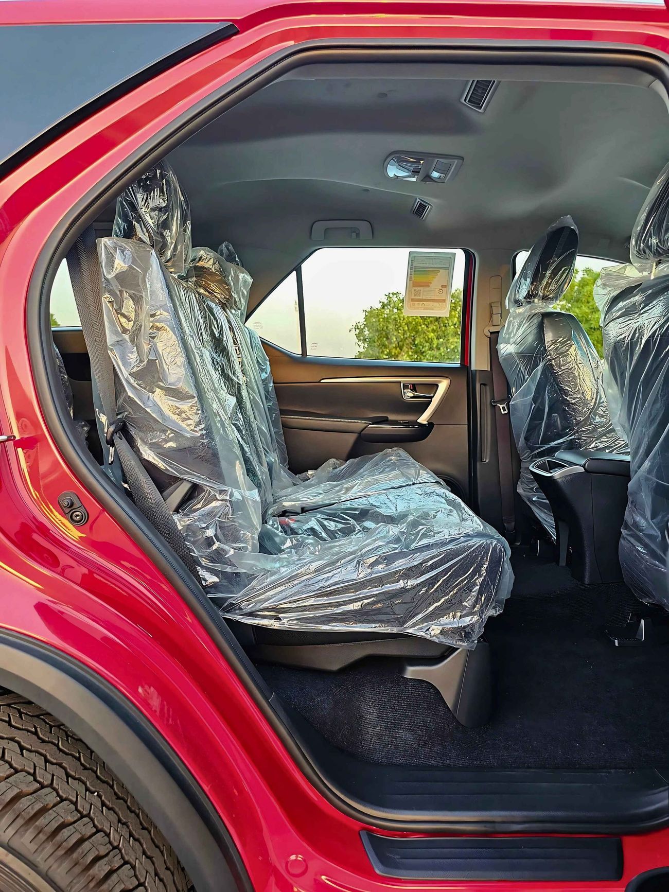 تويوتا فورتونر SR5 ADVENTURE / 4.0L V6 PETROL / PUSH START / REAR A/C (CODE # SR5DV)