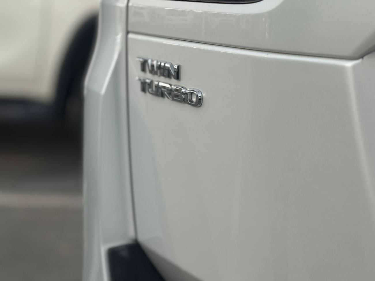 Toyota Land Cruiser VXR 3.5L TWIN TURBO