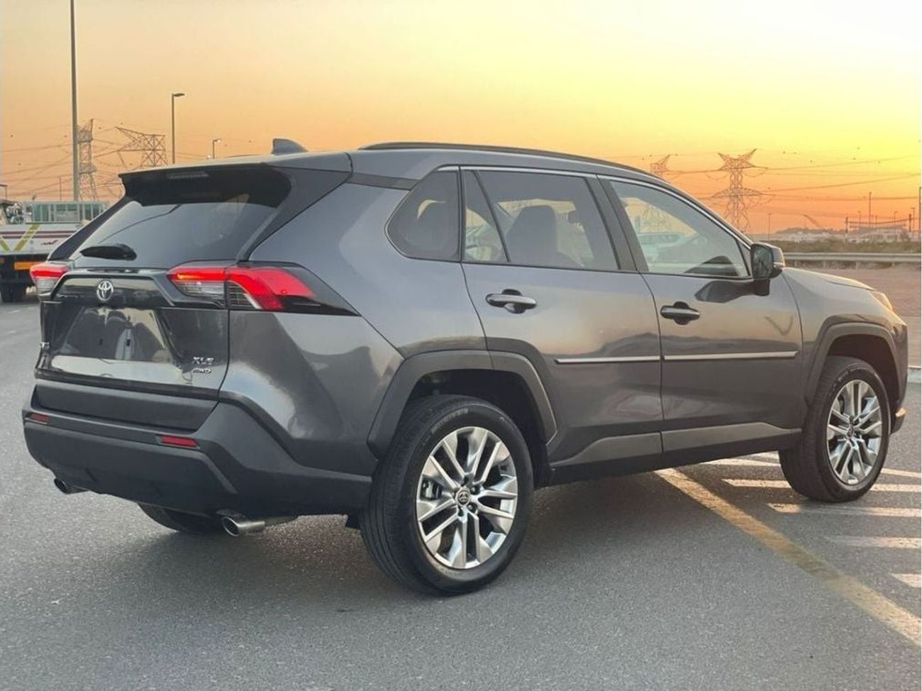 Toyota RAV4 2024 Toyota Rav4 XLE Premium+ 2.5L V4 - AWD 4x4 - Full Option With Radar - 2 Keys -