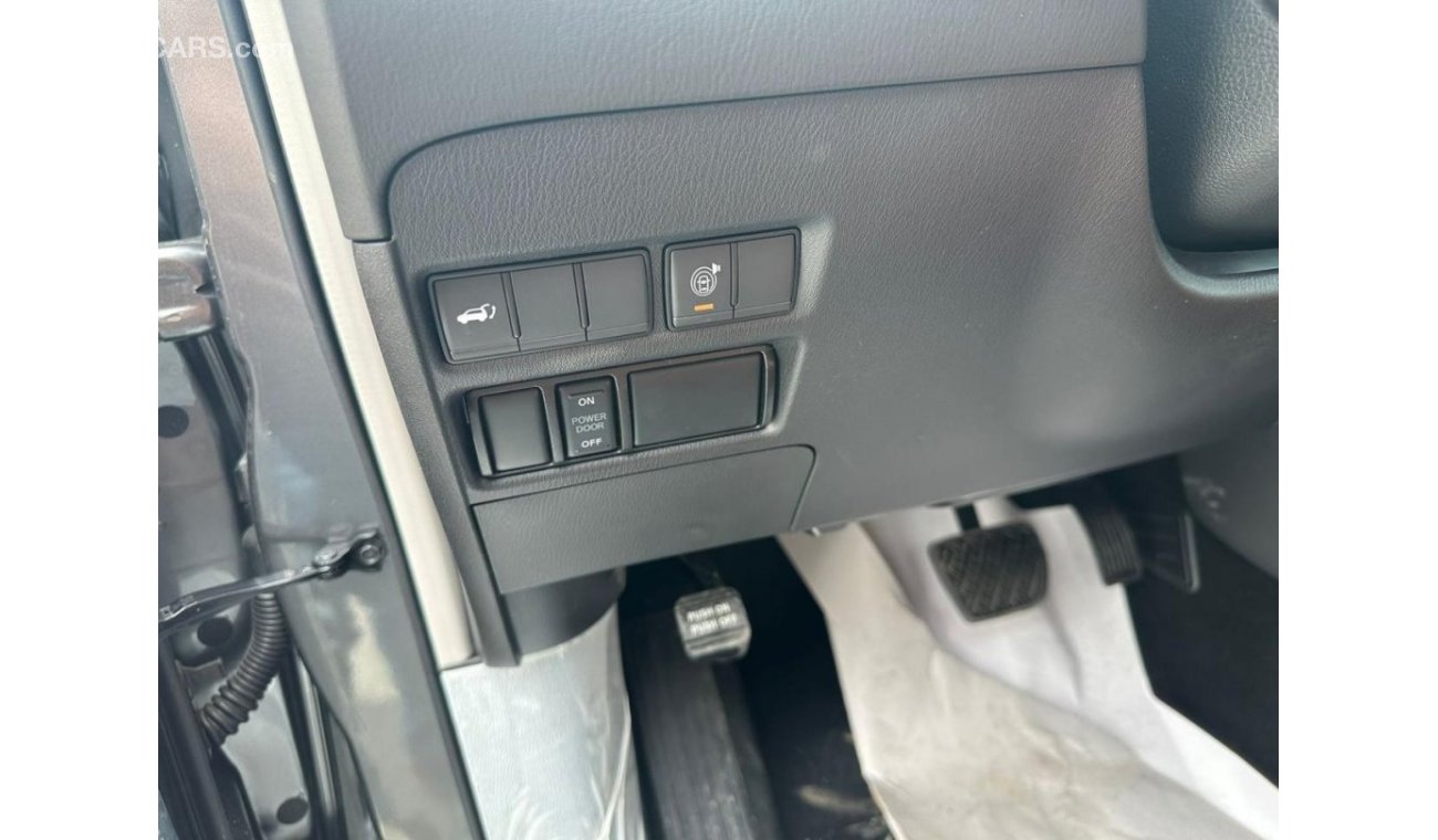 نيسان باترول 4.0L PALTINUAM MODEL 2023 AUTO TRANSMISSION