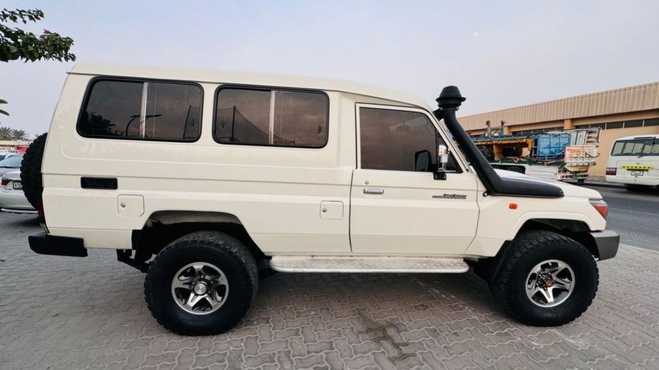 تويوتا لاند كروزر 70 -