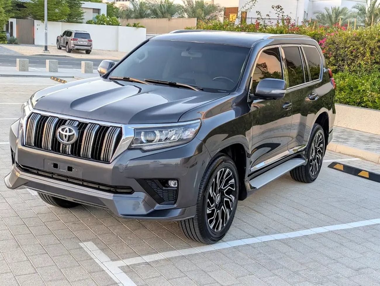 Toyota Prado TX-L Facelifted With Interior And Exterior TXL GCC Specs In excellent Condition