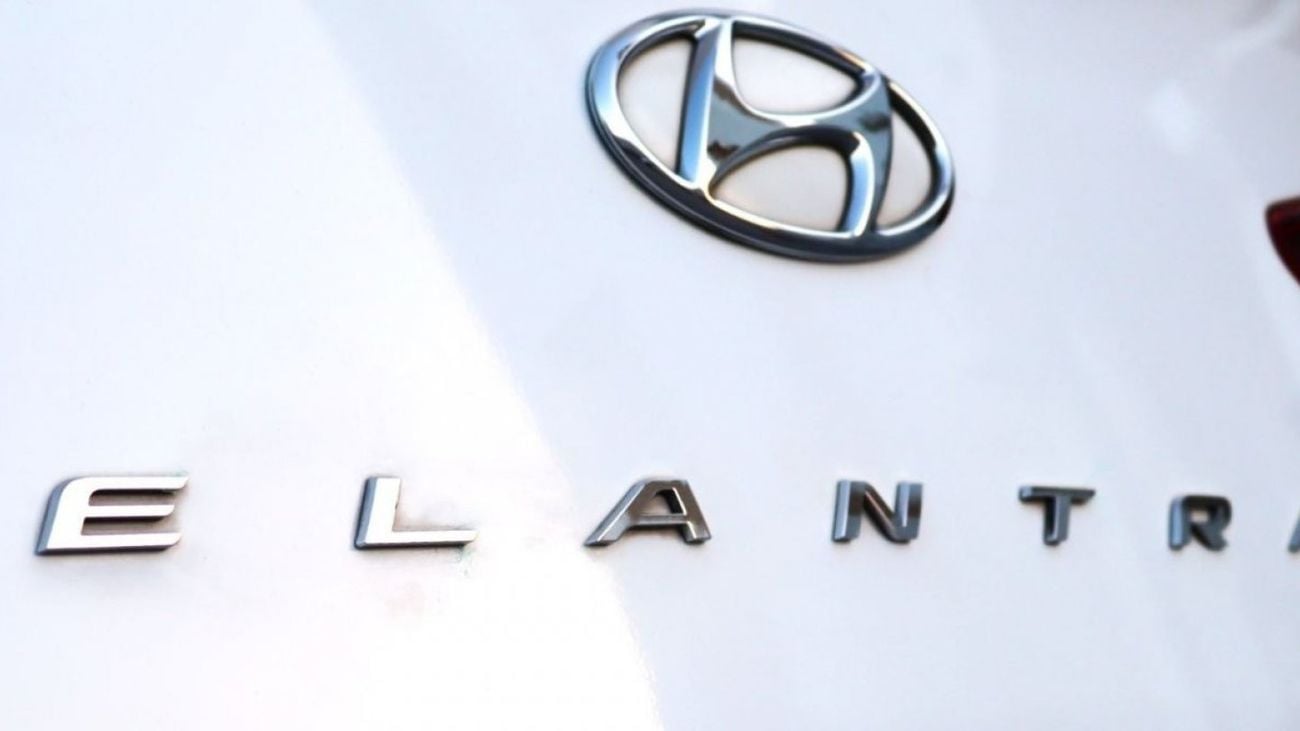 Hyundai Elantra GLS 2019 (GCC ) very good condition without accident