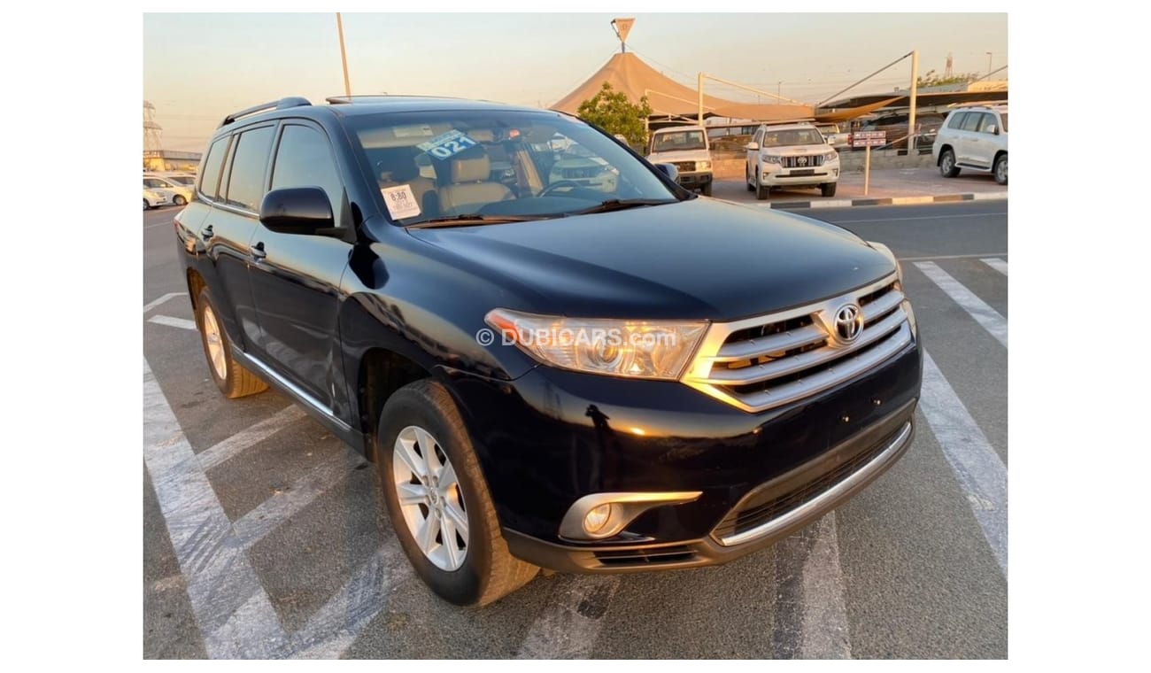 Toyota Highlander 2013 TOYOTA HIGHLANDER 4WD / Full Option / Perfect Condition